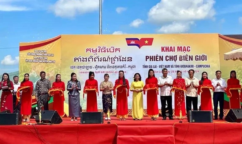 The opening ceremony of the annual border market 2024 between Gia Lai and Ratanakiri provinces (Photo: baoxaydung.com.vn)