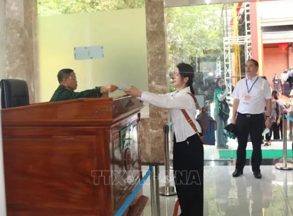 A Chinese tourist enters Vietnam to visit the Ban Gioc (Vietnam) - Detian (China) Waterfall site.