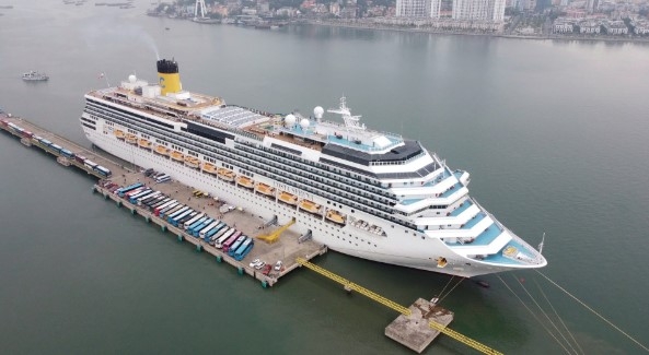 Costa Serena cruise ship brings over 2,400 foreign passengers to Quang Ninh (Photo: daidoanket.vn)