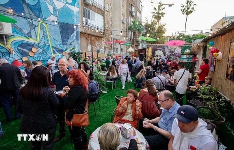 Foreign participants at the cultural event
