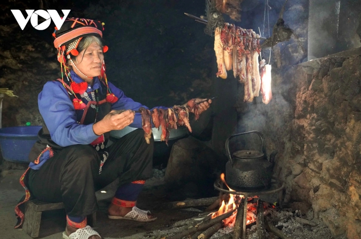 The Ha Nhi ethnic people offer the most delicious meat to their ancestors.