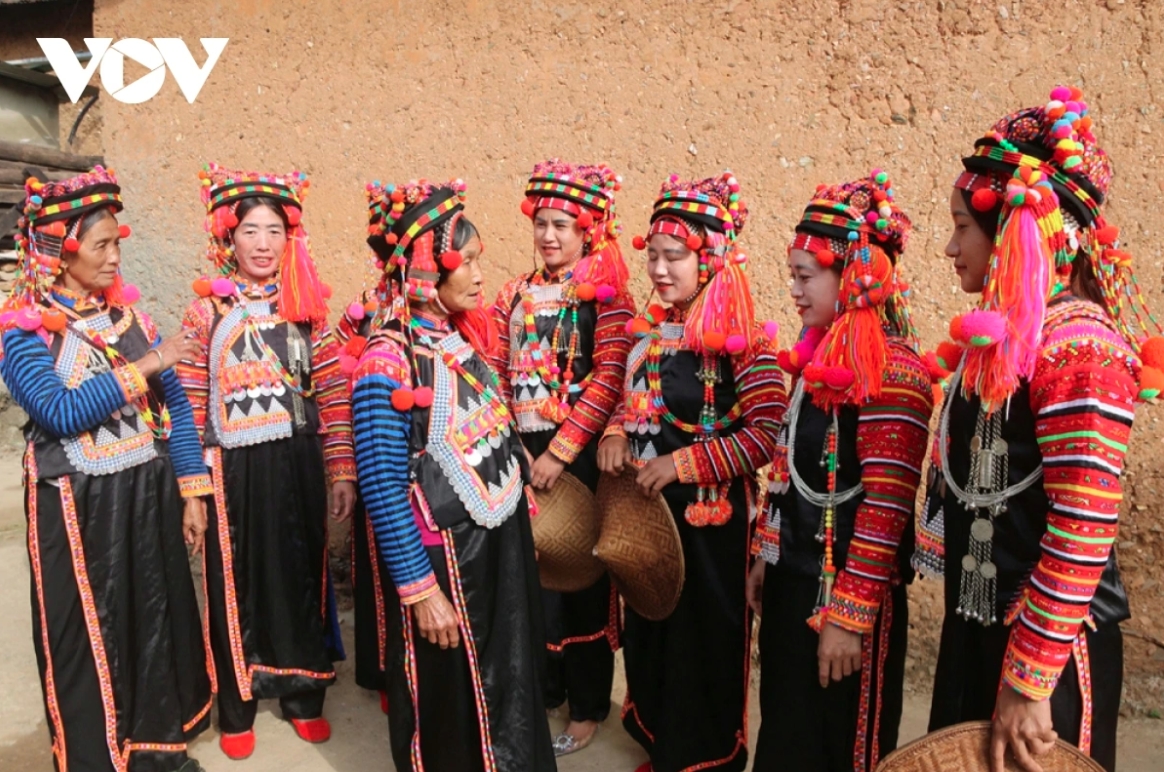 Ethnic people prepare art performances to be put on during the five-day festival.