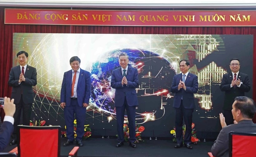 Party General Secretary at the opening ceremony of Hanoi – Kuala Lumpur direct air route of Vietjet Air.