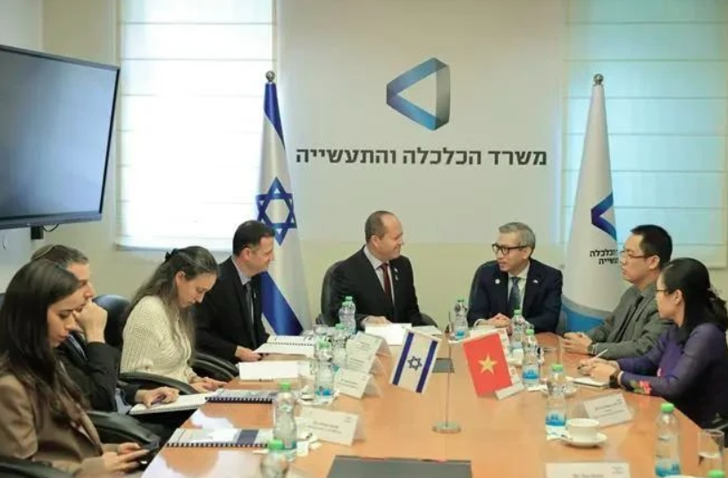 At the meeting between Vietnamese Ambassador to Israel Ly Duc Trung and Israeli Minister of Economy and Industry Nir Barkaton November 11