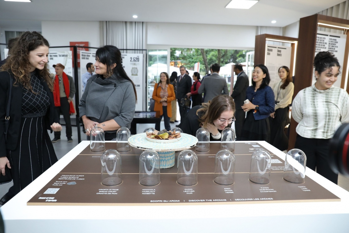 The “Scent of Italy” exhibition provides a chance for visitors to experience the essence of this iconic food through all senses. (Photo courtesy of the Embassy of Italy in Vietnam)