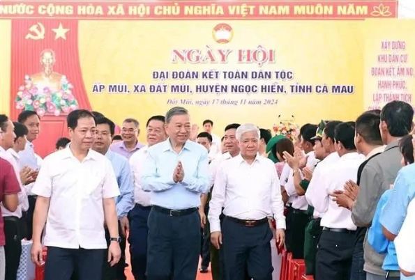 Party General Secretary To Lam at the Great National Unity Festival in Mui village, Dat Mui commune, Ngoc Hien district, the southernmost province of Ca Mau.