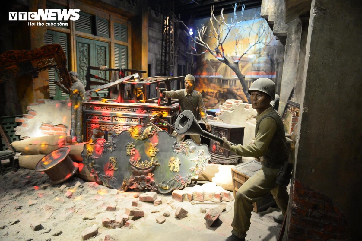 A model features the 60-day and night battle to defend the capital of Hanoi following President Ho Chi Minh’s appeal for a national resistance war in early 1972.