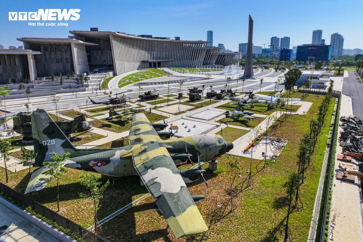 More than 150,000 artifacts, including four national treasures and many precious artifacts, are exhibited throughout the museum.