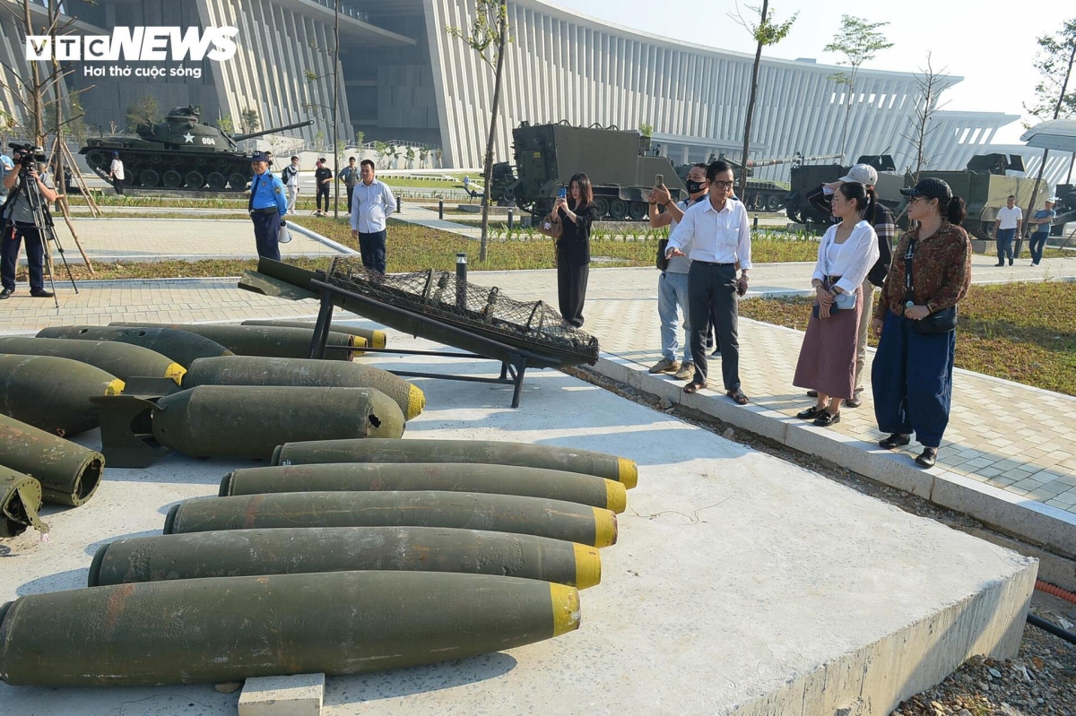 Many people from neighbouring localities, including Vinh Phuc and Phu Tho provinces, visit the site.