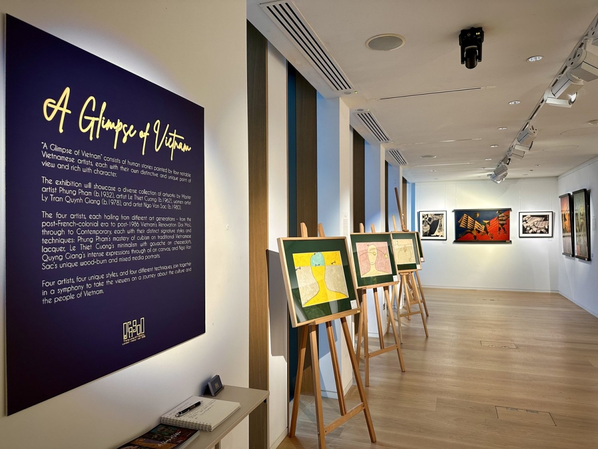 Vietnamese paintings are displayed at Asian Art Week in UK. (Photo courtesy of Thang Long Art Gallery)