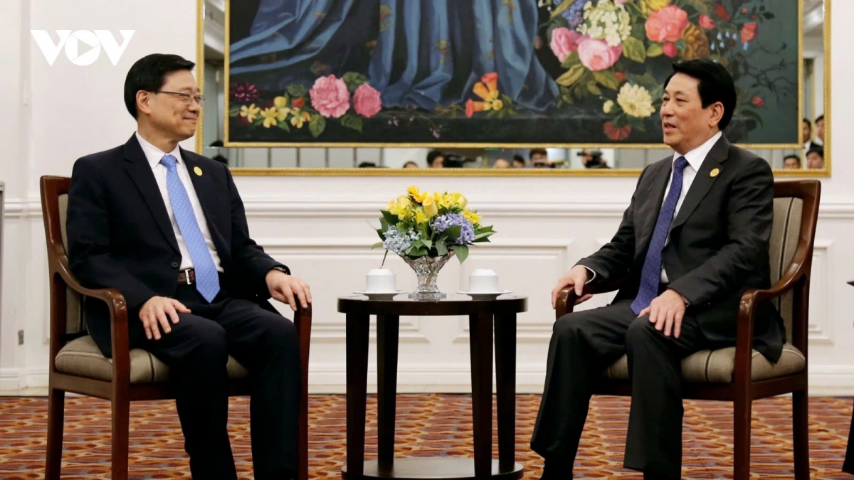 President Luong Cuong (R) and Chief Executive of the Hong Kong Special Administrative Region John Lee Ka-chiu meet in Lima, Peru, on November 15
