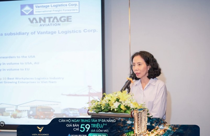 Florence Lam, director of Vantage Aviation Vietnam, addresses the event