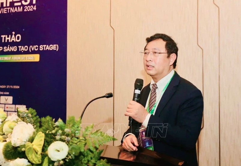 Pham Hong Quat, Director of the Department of Market and Business Development under the Ministry of Science and Technology, speaks at the event.