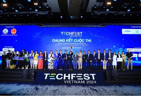 Winners at the awards ceremony in Hai Phong city on Nov. 26. (Photo courtesy of the organiser).