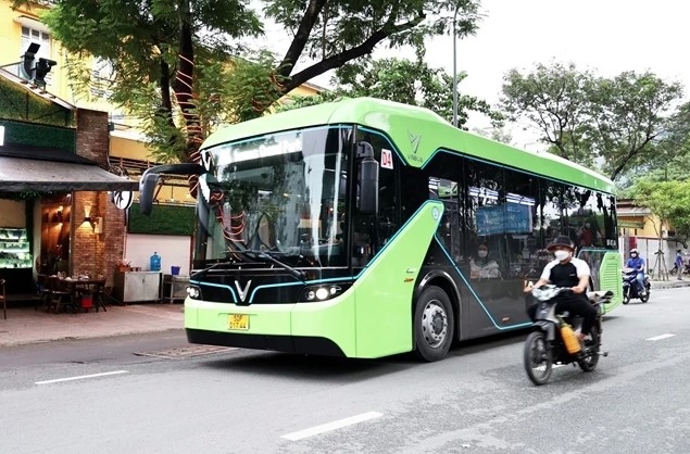 An electric bus in HCM City. By 2030, the Ministry of Transport wants 623 Compressed Natural Gas on the roads of Hanoi and HCM City.