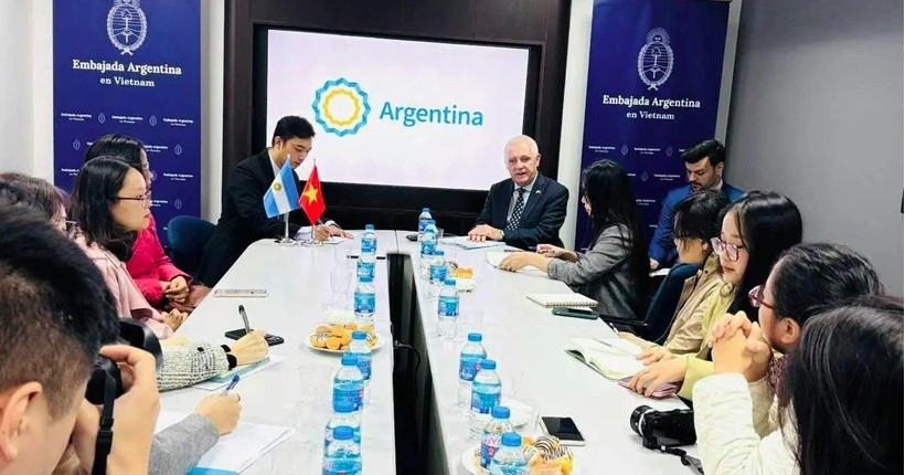 At the meeting between newly-appointed Argentinian Ambassador to Vietnam Marcos A. Bednarski and media agencies 