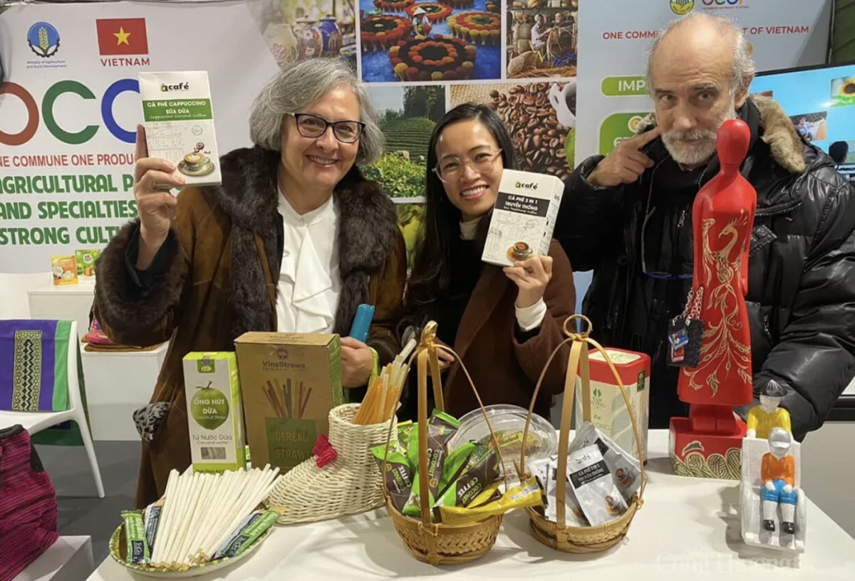European visitors are keen on Vietnamese products at the fair (Photo: congthuong.vn)