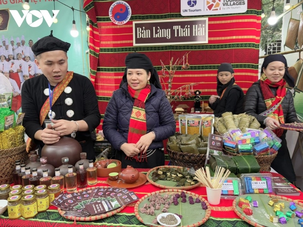 In addition, visitors have the opportunity to experience typical traditional dishes from across the nation.