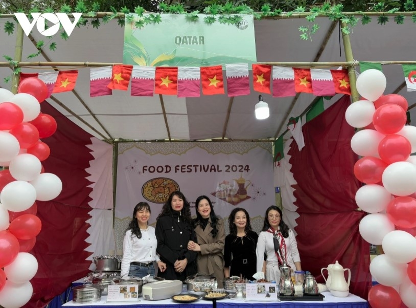 Booths of Palestine, Qatar, and Azerbaijan introduce popular dishes to food lovers during the festival.