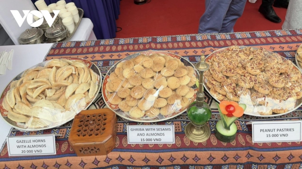 Special cakes on offer at reasonable prices attract plenty of customers.