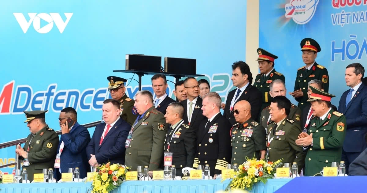 Foreign delegates attend the Vietnam International Defense Expo 2024