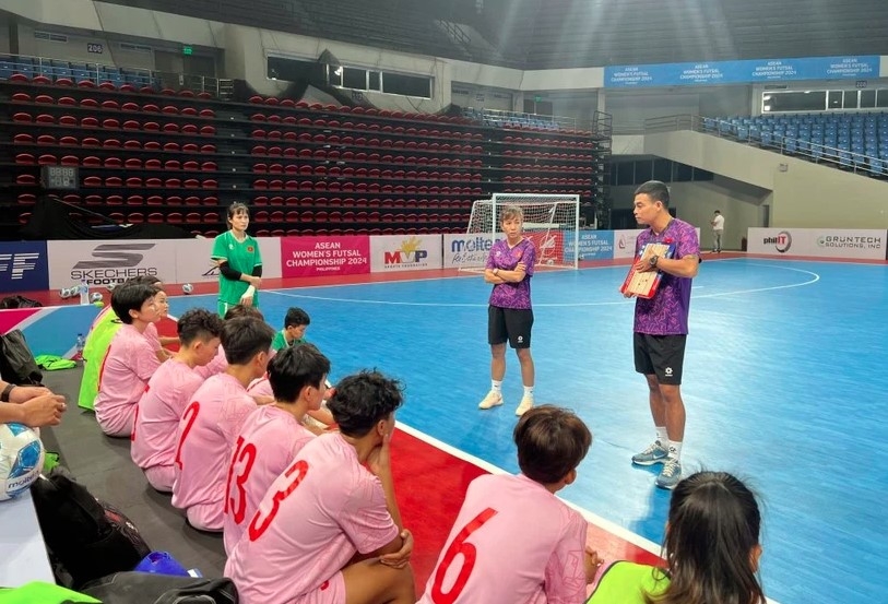 Members of the women’s futsal squad gather for the training on December 2. (Photo: Vietnam Football Federation)