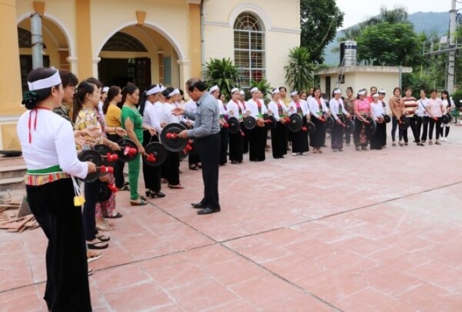 Quoc Oai district organizes a Gong class for the Muong people. (photo: sovhtt.hanoi.gov.vn)