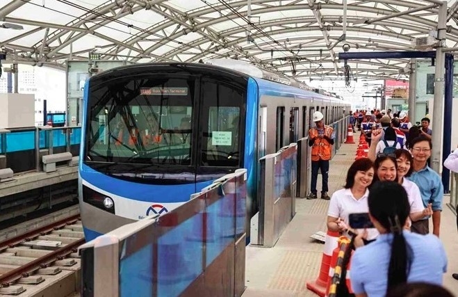 The Metro Line 1 (Ben Thanh - Suoi Tien) in Ho Chi Minh City will start commercial operations on December 22, 2024