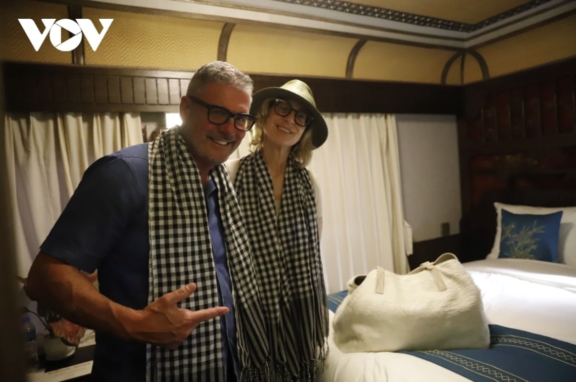 Many foreigners praise the first trans-Vietnam luxury train as a five-star hotel.