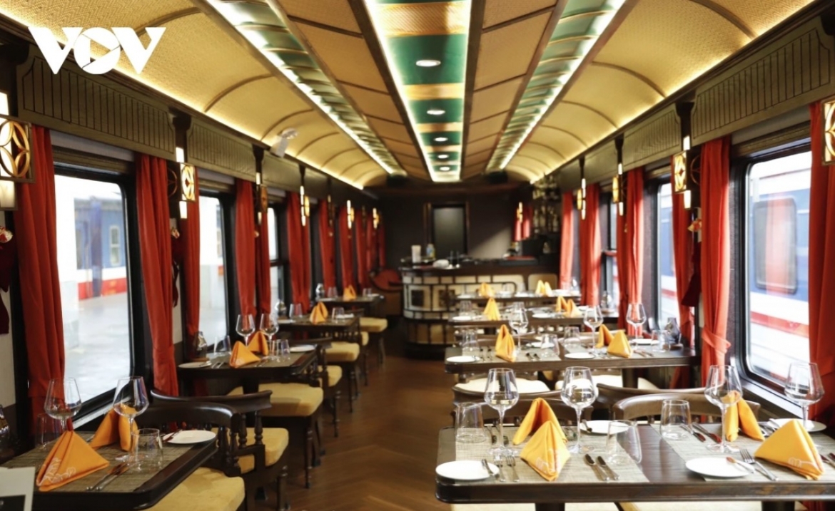 Passengers will enjoy gourmet meals that combine local and international cuisines, prepared by a five-star hotel chef team.