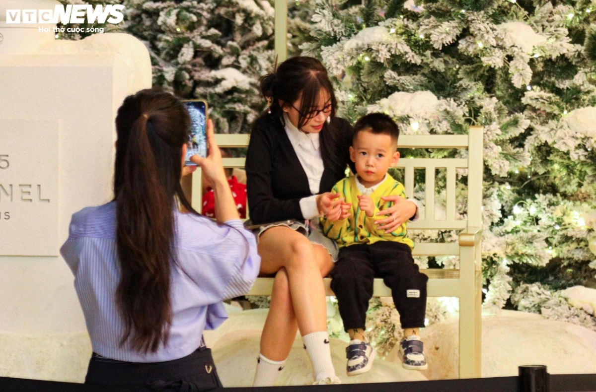 Trade centres hold many Christmas programmes for children.
