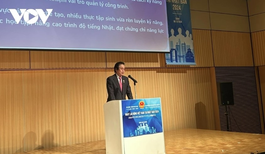 Kasagamaya Mikio, president of the T.I.C. Trade Union speaks at the event