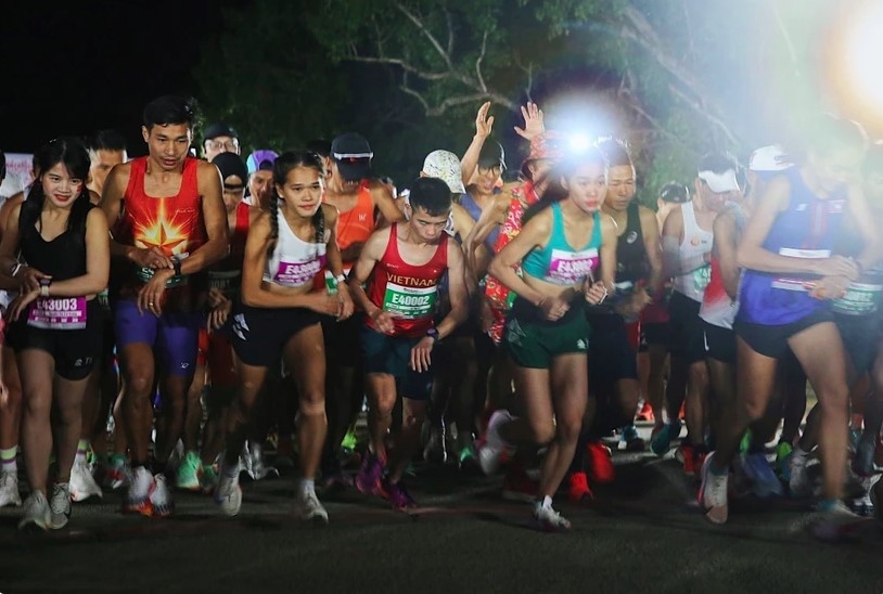 Athletes competing in the Viettel Marathon Series final leg's 42km, 21km, 10km, and 5km races start in staggered waves.
