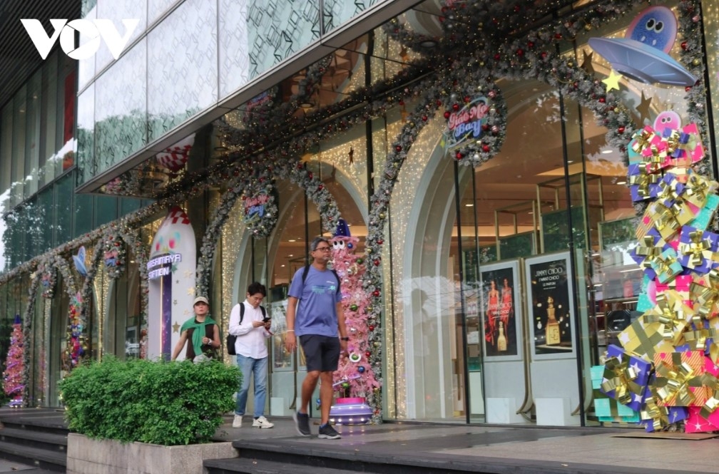 The captivating ornaments can be seen at almost every shopping mall and at churches throughout the southern city.