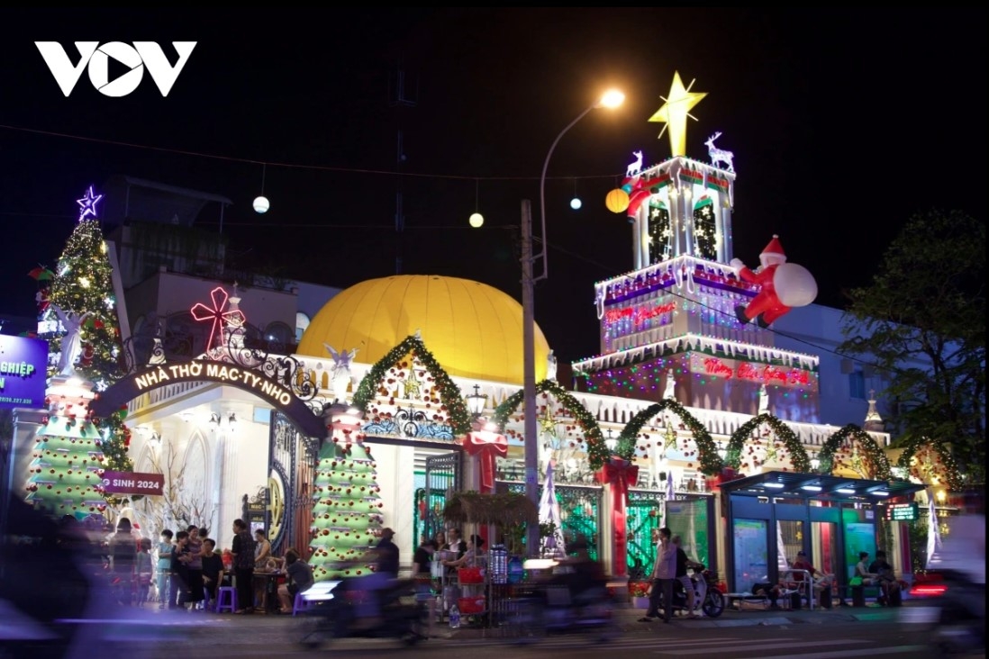 Mac Ty Nho (Saint Martin) Parish Church, located in District 1 of Ho Chi Minh City, embraces the holiday spirit, unveiling a stunning new Christmas display.
