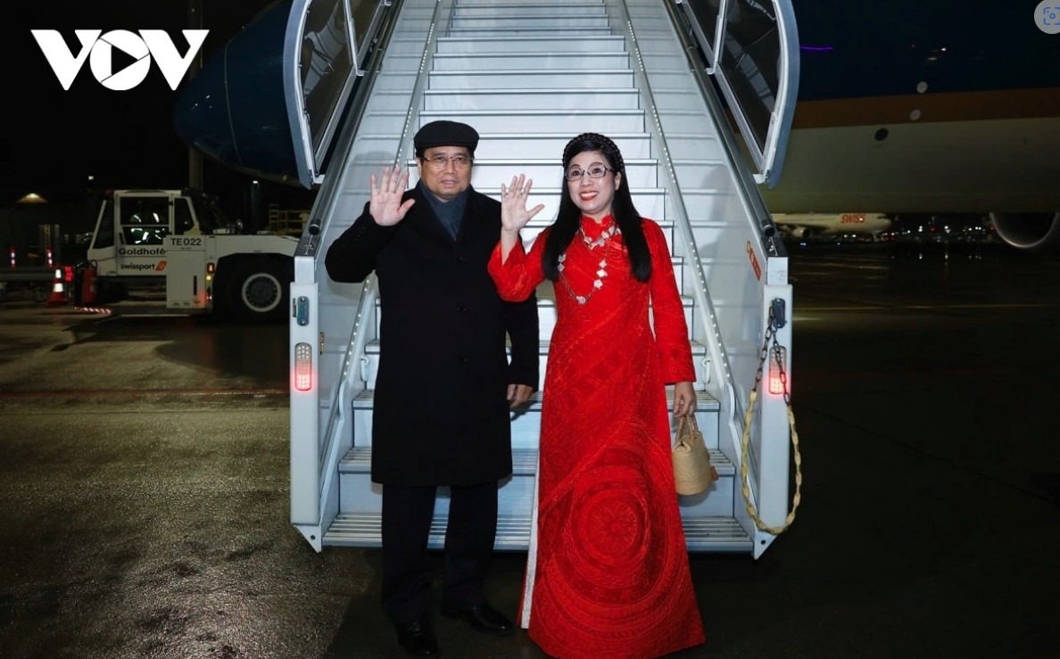 On the evening of January 22 (local time), PM Pham Minh Chinh, his spouse and a high-ranking delegation of Vietnam left Switzerland to return to Hanoi, concluding their trip to attend the 55th Annual Meeting of the WEF. The PM and the Vietnamese delegation conveyed a strong message of sincerity, cooperation, solidarity, and responsibility toward the international community; and expressed the country’s readiness and desire to foster effective cooperation with partners.