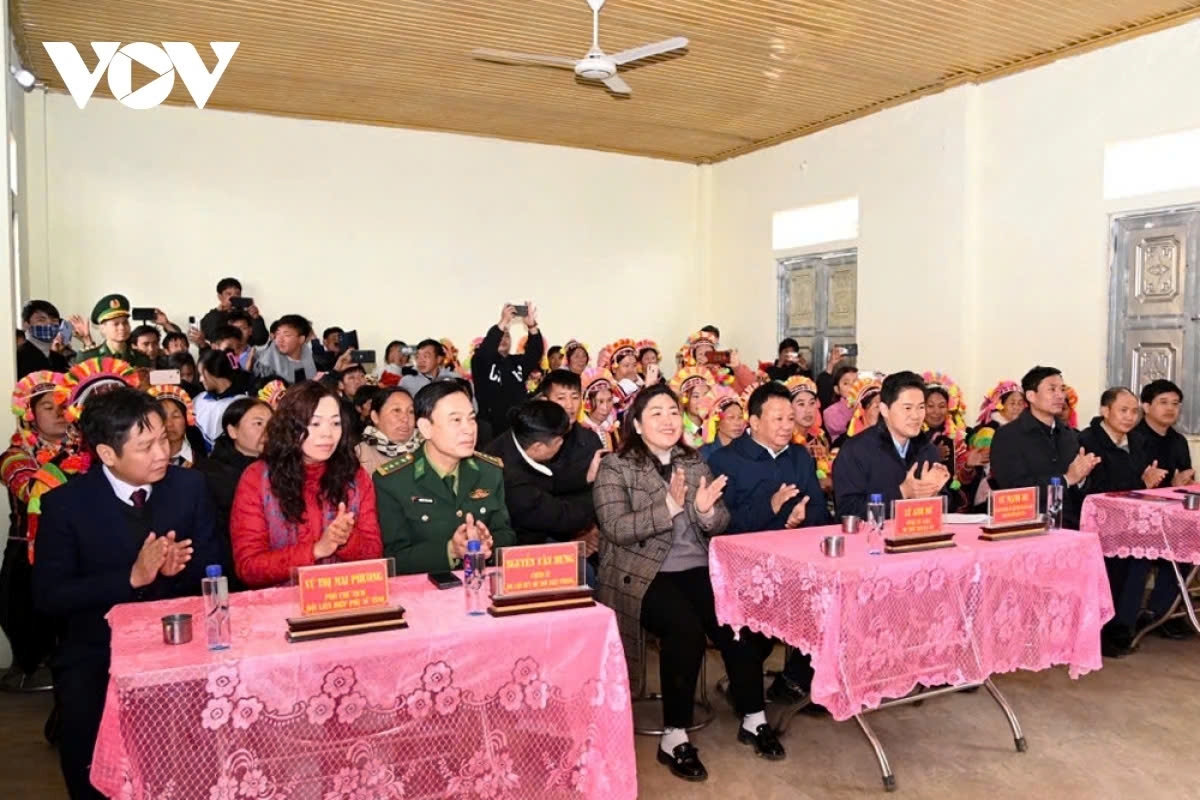 Sin Chai B, a highland border village about 19 km from the center of Pa Ve Su Commune, Muong Te District, is home to 56 households with more than 260 residents, primarily of the La Hu ethnic group.