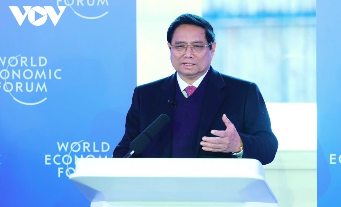 He holds meetings with nearly 20 leaders from various countries and international organizations and participates in exchanges and dialogues with nearly 250 top economic groups  