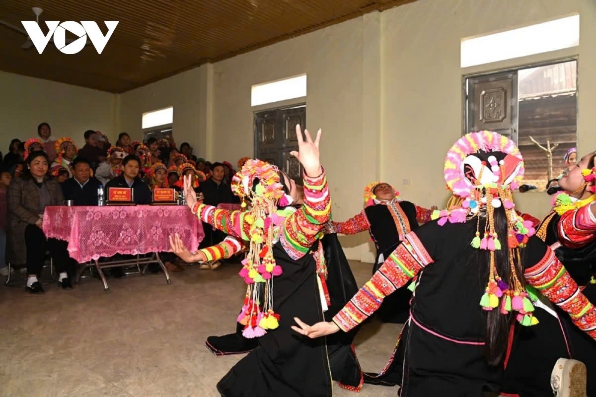 The programme includes performances staged by local residents of Sin Chai B, creating a lively and warm atmosphere..