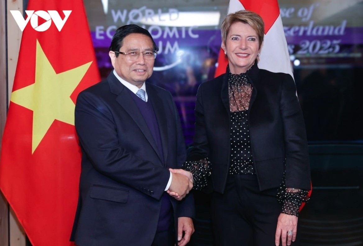 The Vietnamese cabinet leader holds talks with Swiss President Karin Keller-Sutter in Davos 