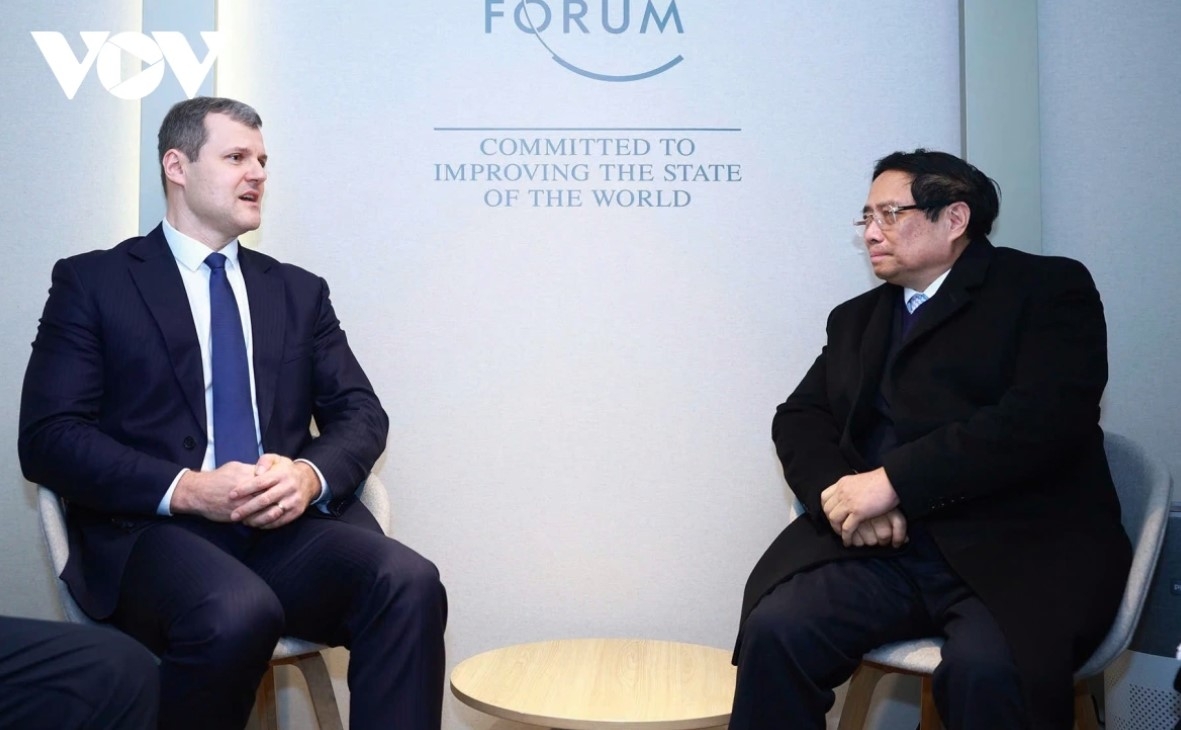 PM Chinh has a meeting with his Lithuanian counterpart Gintautas Paluckas 