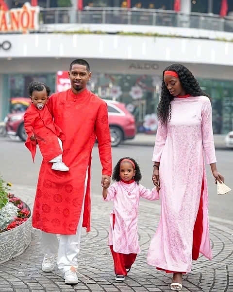 Goalkeeper Dang Van Lam celebrates the festive season with his family.