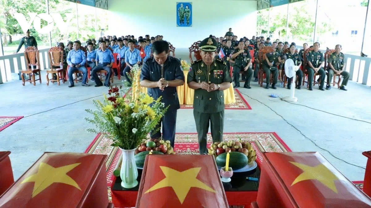 A ceremony to repatriate remains of Vietnamese soldiers in Cambodia
