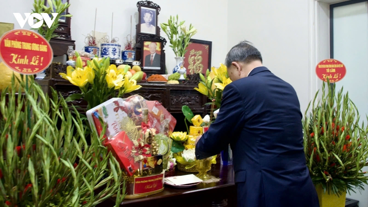 Party General Secretary To Lam offers incense in tribute General Secretary Nguyen Phu Trong in his residence in Hanoi on January 22 in the lead up to the 95th anniversary of the Communist Party of Vietnam. 