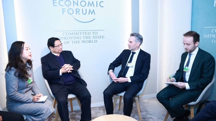 Dutch Prime Minister Dick Schoof (R) meets with Vietnamese Prime Minister Pham Minh Chinh on the sidelines of the 55th Annual Meeting of the World Economic Forum in Davos, Switzerland, on January 22.
