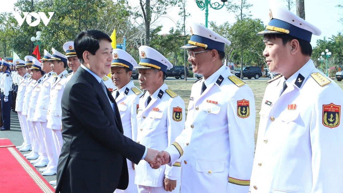 President Luong Cuong pays pre-Lunar New Year visit to armed forces in Phu Quoc island city of southern Kien Giang province.