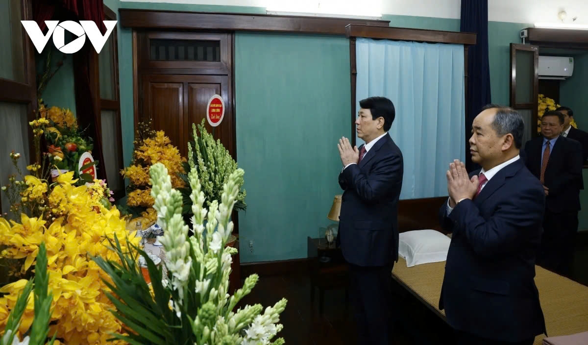 President Luong Cuong commemorates President Ho Chi Minh (1890 – 1969) at the Ho Chi Minh Relic Complex within the Presidential Palace in Hanoi.
