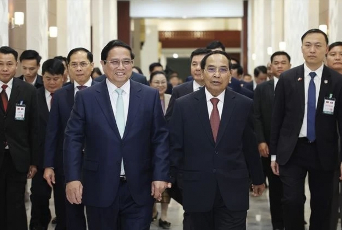 Prime Minister Pham Minh Chinh meets with Bounthong Chitmany, Permanent member of the Lao People’s Revolutionary Party (LPRP) Central Committee’s Secretariat and State Vice President of Laos in Vientiane on January 10. (Photo: VNA)