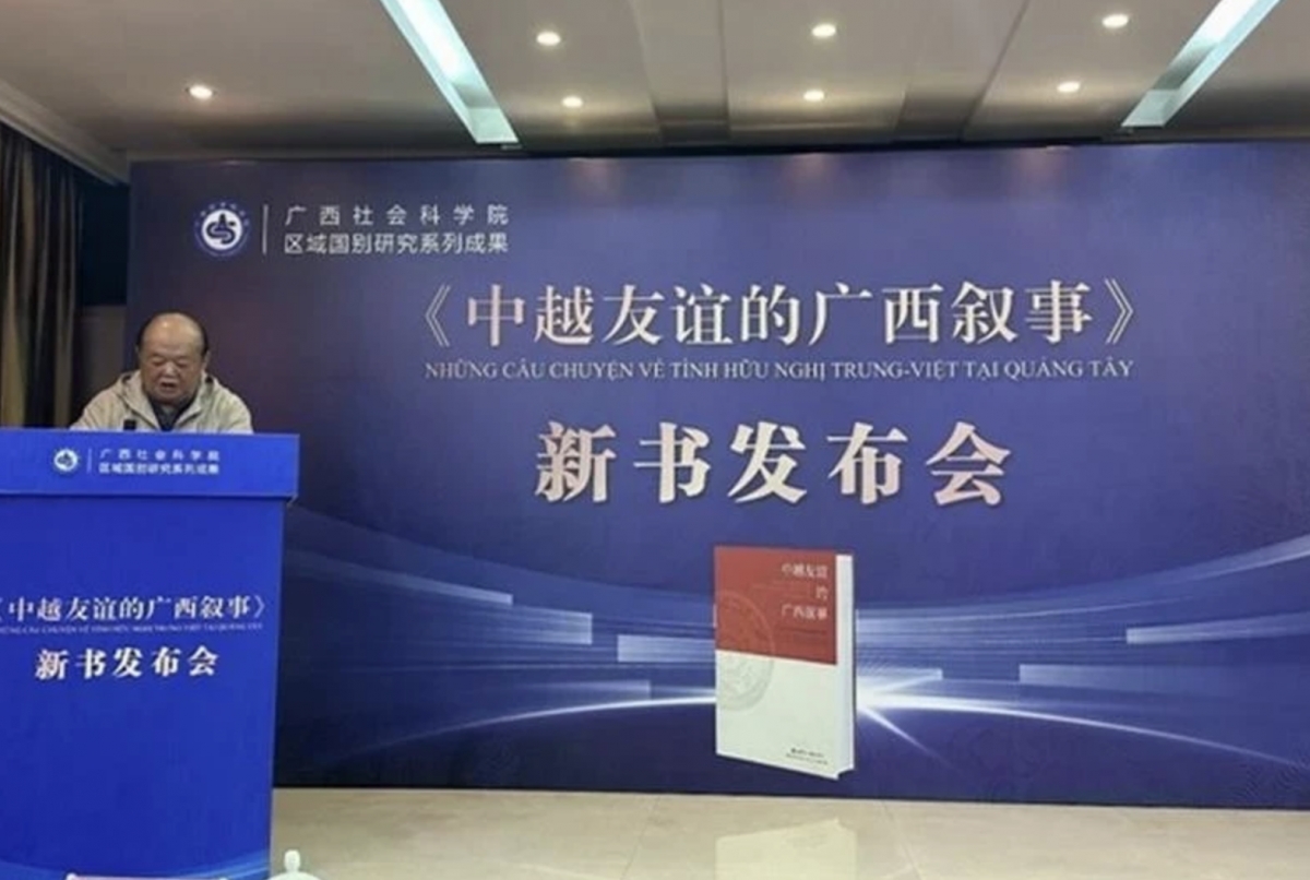 At the book launch. (Photo: Guangxi Daily)