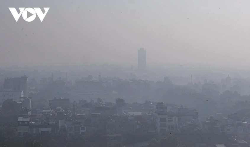 Weather exacerbates Hanoi's severe air pollution, worsening AQI levels